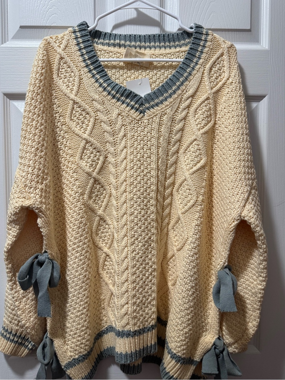 Fantastic Fawn Cream Cable Knit V-Neck Sweater with Gray Trim